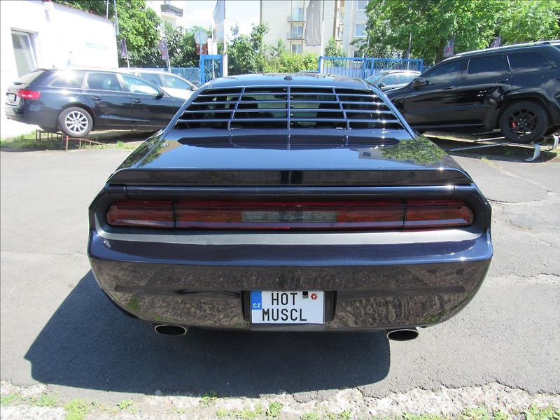 Dodge Challenger 3,6 L VVT 227kW - fotka 5 z 30