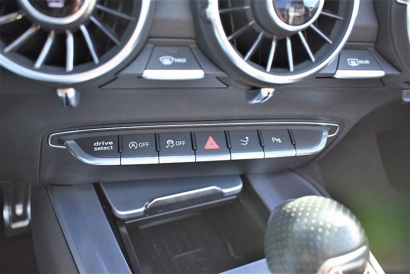 Audi TT 1.8TFSI S-Line Cabrio,B&O - fotka 31 z 50