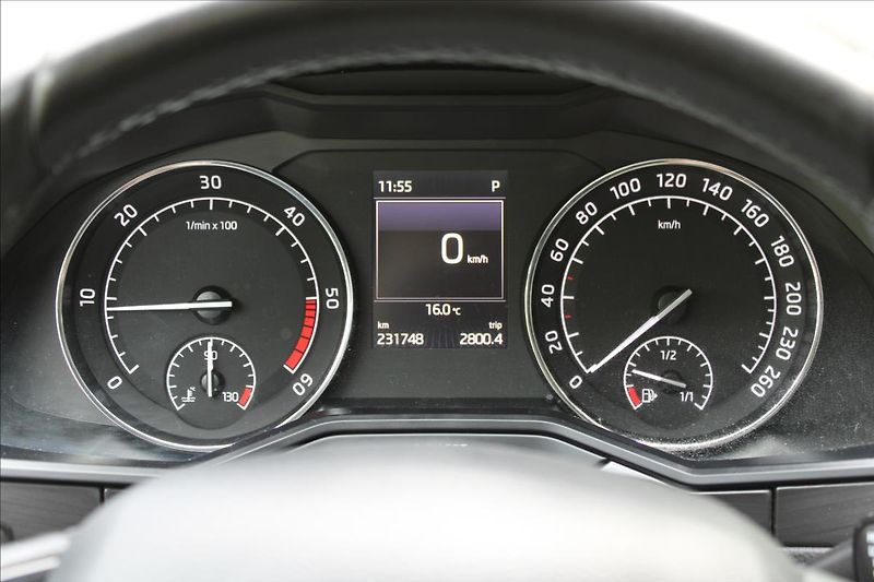 Škoda Superb 2.0 TDI/Style/4x4/DSG/140kW/CZ - fotka 17 z 40