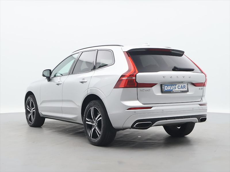 Volvo XC60 2.0 B4 145kW R-Design CZ Aut. - fotka 5 z 35