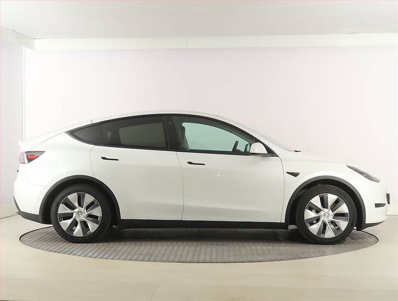 Tesla Model Y (2023) RWD LFP 60kWh, SoH 95% - fotka 6 z 33