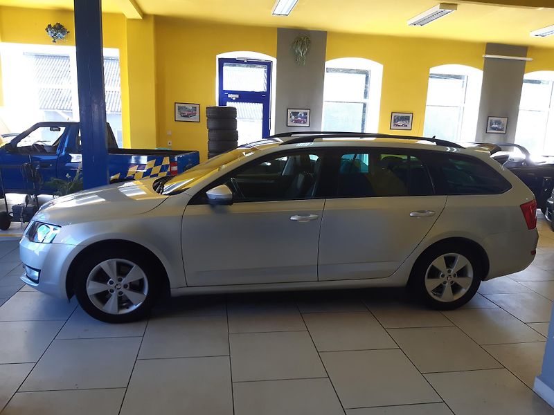 Škoda Octavia 2.0 TDI COMBI NAVI  - fotka 4 z 27