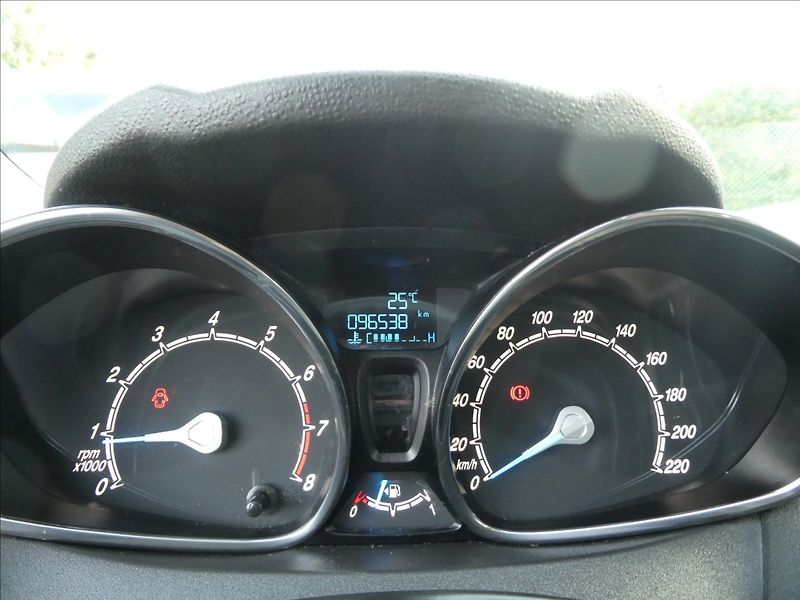 Ford Fiesta 1,2 i 60kW 1.MAJITEL, SERVISKA - fotka 31 z 44