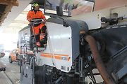 Opatření proti zavlečení slintavky a kulhavky do České republiky na hraničním přechodu Lanžhot - Brodské u dálnice D2 s mimořádným frézováním dezinfekčních van.