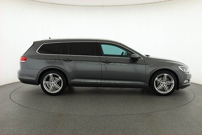 Volkswagen Passat (2016) 2.0 TDI, Navi, Tempomat - fotka 6 z 18