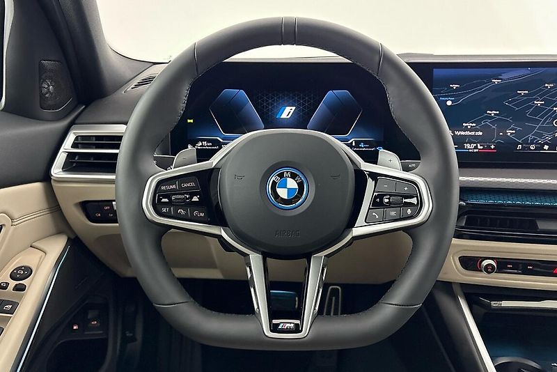 BMW Řada 3 330e xDrive - fotka 21 z 26