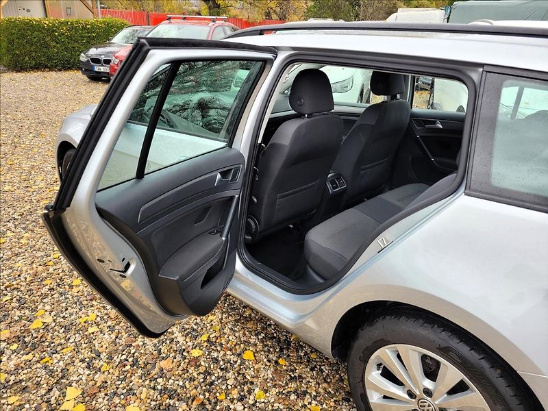 Volkswagen Golf 1,0 TSI,navi,digiklima,acc,alu - fotka 11 z 49