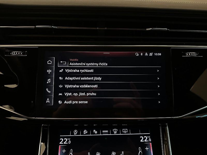 Audi Q8 (2021) S-Line 55 TFSI Quattro 250 kW  - fotka 27 z 33