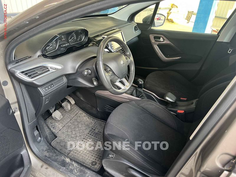Peugeot 2008 (2016) 1.2 PT, ČR, autoAC - fotka 3 z 3