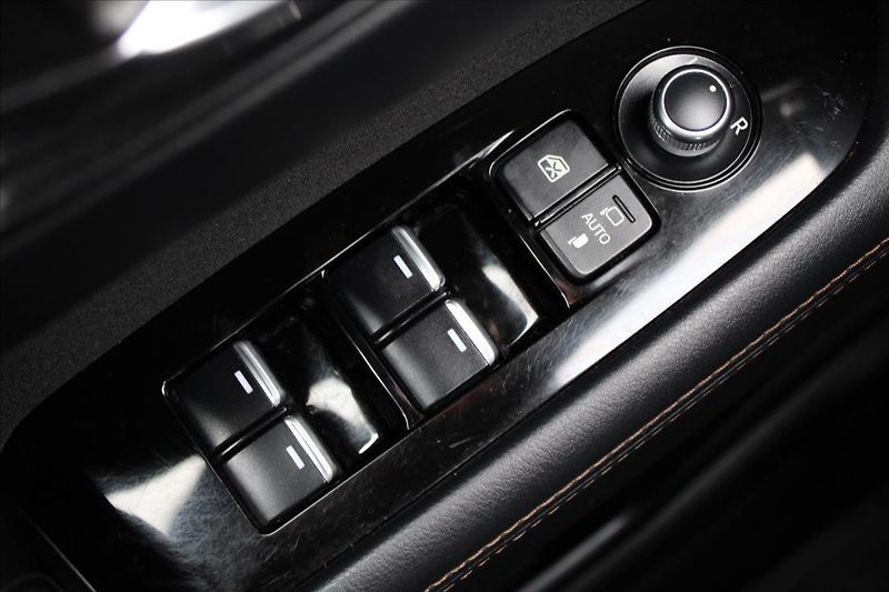 Mazda CX-5 2,5 i  1MAJ,A/T,4x4,REVOLUTION - fotka 26 z 39