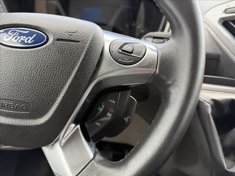 Ford Tourneo Custom 2.2 TDCi Titanium 8míst - fotka 12 z 22