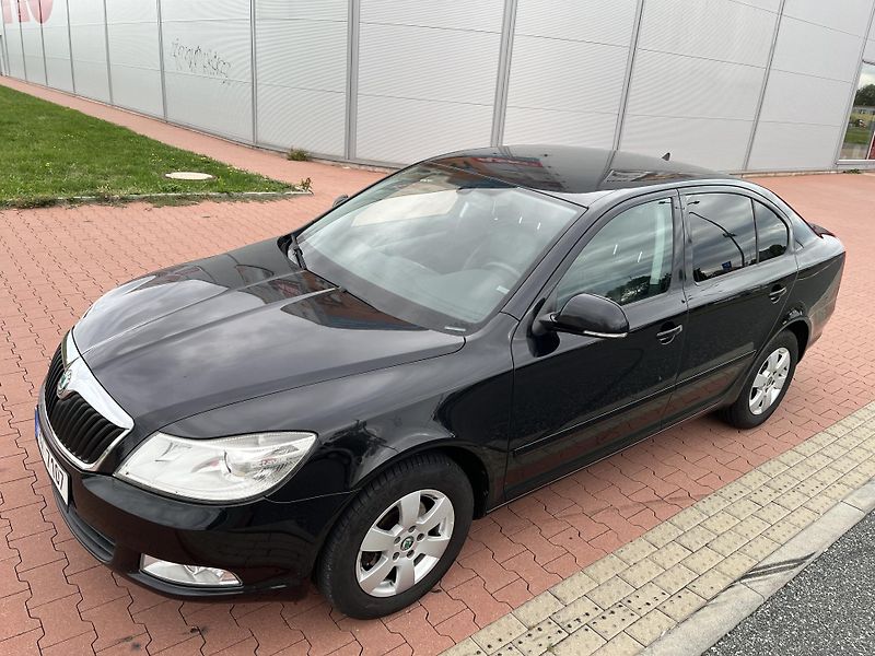 Škoda Octavia 1.6 TDi Elegance - fotka 27 z 28