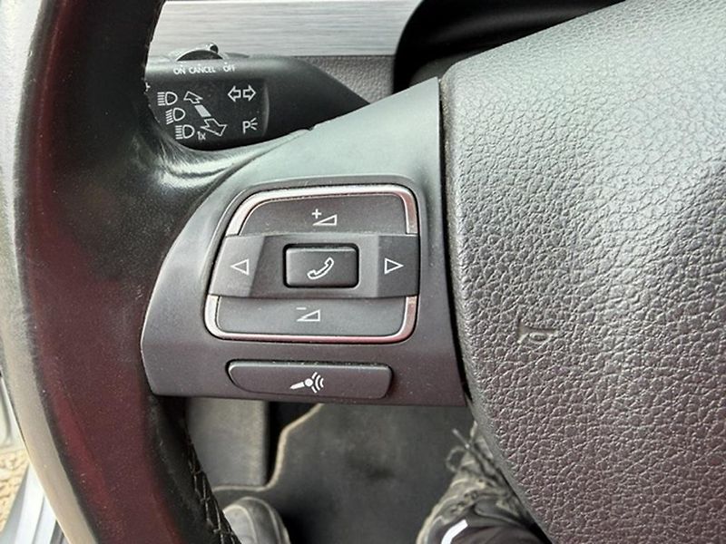 Volkswagen Touran 1,6 TDi BLUEMOTION STYLE - fotka 21 z 28