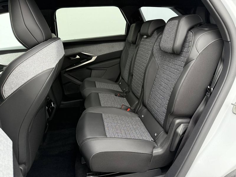 Peugeot 5008 (2026) ALLURE Hybrid e-DCS6 1,2 - fotka 8 z 9