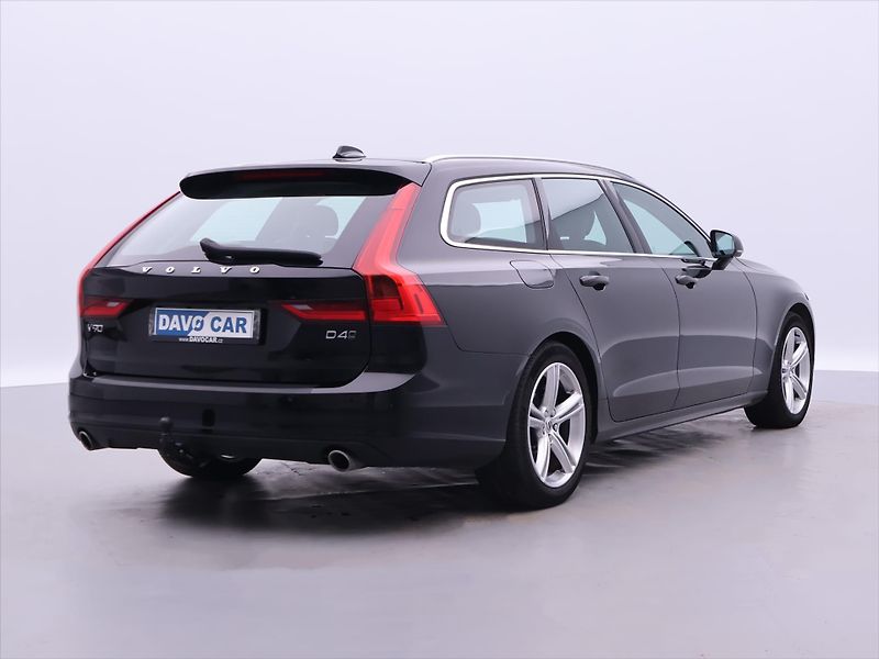 Volvo V90 2,0 D4 140kW Aut. AWD Momentum - fotka 7 z 30