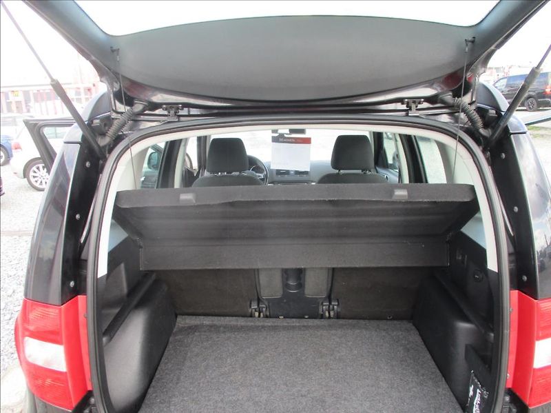 Škoda Yeti 1,2 TSI, klima, servis, tažné, - fotka 9 z 26
