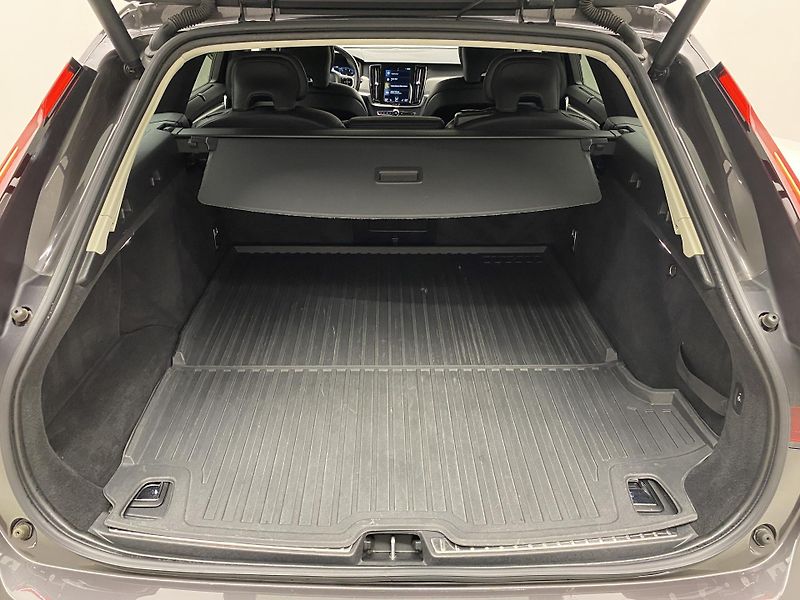 Volvo V90 B4 MOMENTUM AUT REZERVACE - fotka 6 z 48