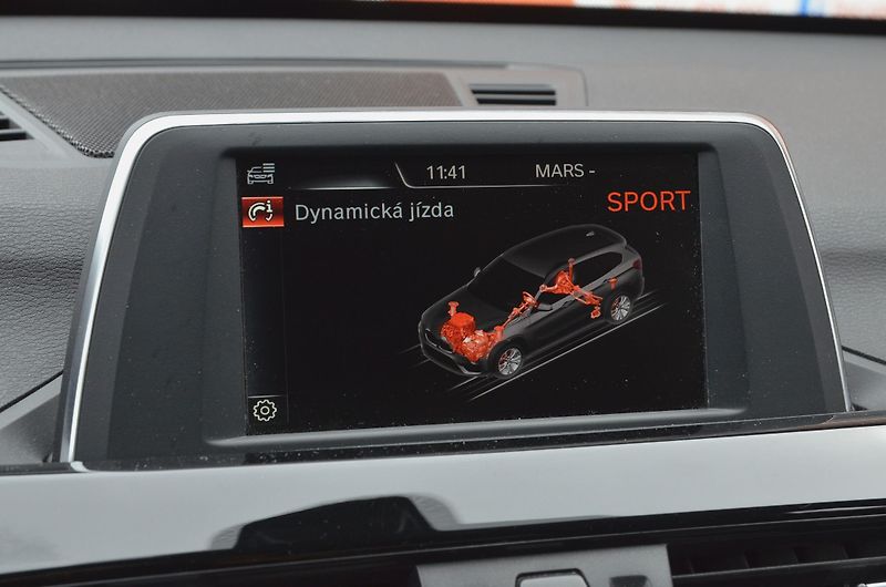 BMW X1 (2015) sDrive 18d 110kW SPORT / LED - fotka 30 z 39
