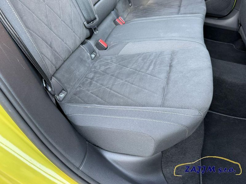 Volkswagen Golf 2.0TDI 110kw DSG + kamera - fotka 47 z 51