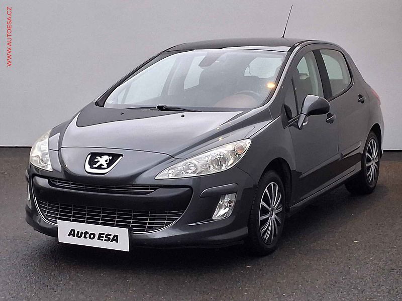 Peugeot 308 (2008) 1.6HDI, Navi, panor - fotka 3 z 14