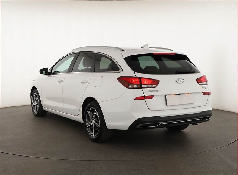Hyundai i30 (2023) Smart 1.0 T-GDI, ČR,1.maj - fotka 4 z 16