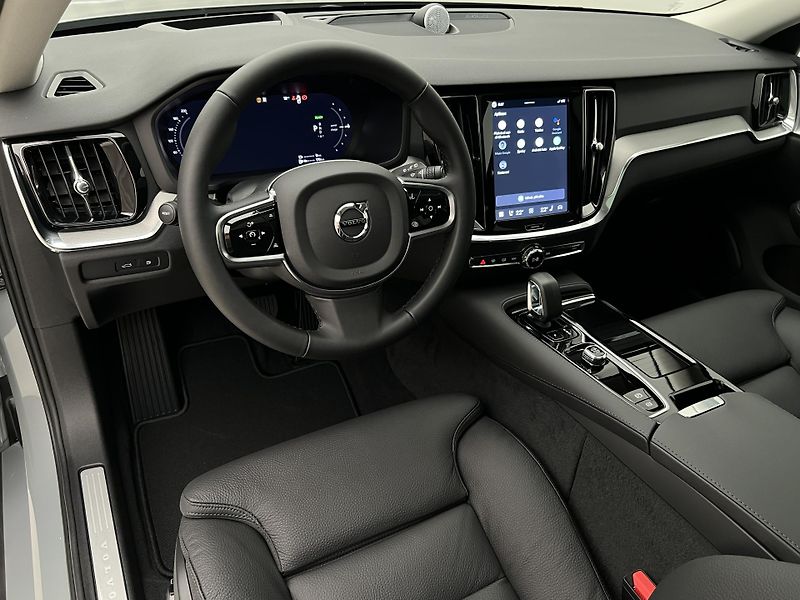 Volvo V60 (2026) T8 BRIGHT PLUS AUT - fotka 4 z 45