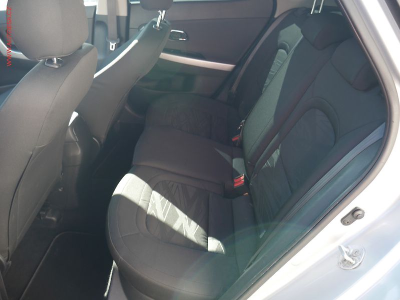 Kia Ceed (2017) 1.6 CRDi, ČR, AC, výhřev sed - fotka 9 z 22