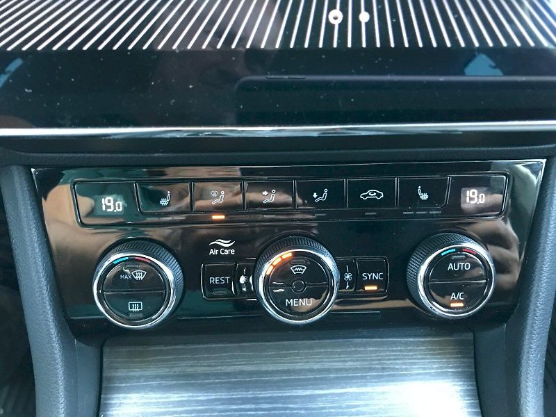 Škoda Superb (2022) GRT STY TD 147/2.0 A7F - fotka 26 z 28