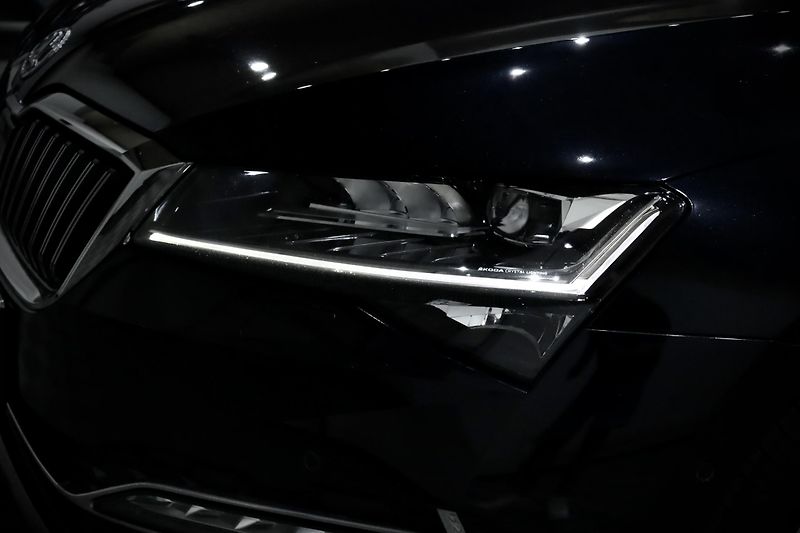Škoda Superb 3 FL 2.0 TSI 140 kW DSG L&K - fotka 10 z 59