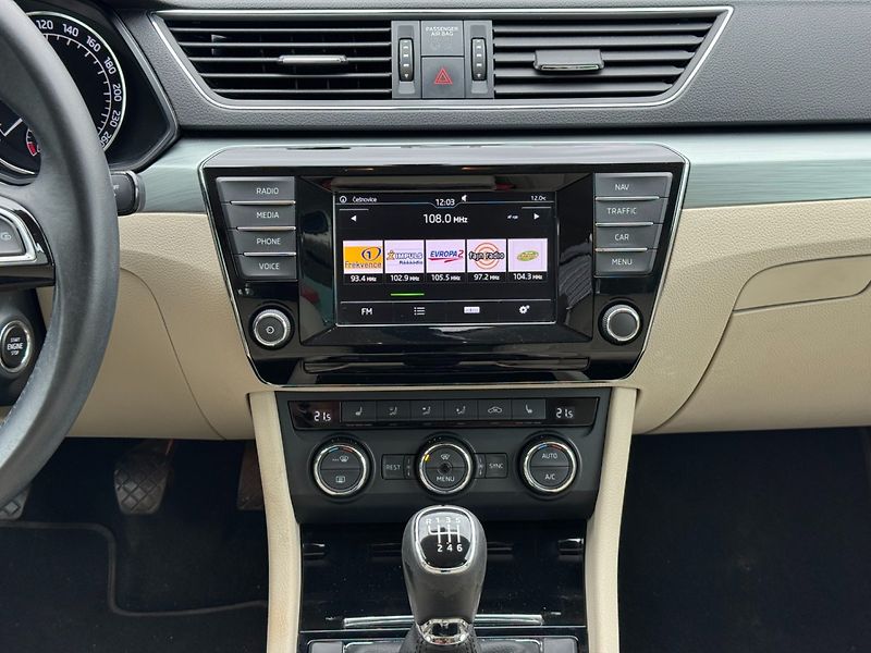 Škoda Superb (2016) Style Plus 2.0 TDI 110kW - fotka 20 z 30
