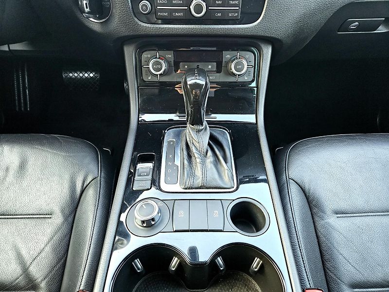 Volkswagen Touareg (2011) 3.0TDI, NOVÉ ROZVODY, TOP STAV - fotka 11 z 14