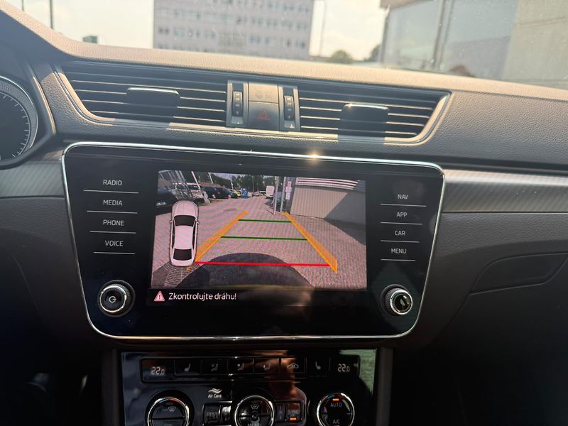 Škoda Superb Sportline 2,0 TSI 140 kw DSG - fotka 15 z 24