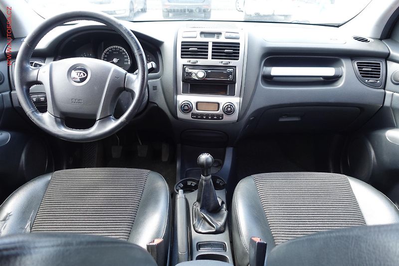 Kia Sportage (2005) 2.0i 4x4, AC, temp, tažné - fotka 8 z 20