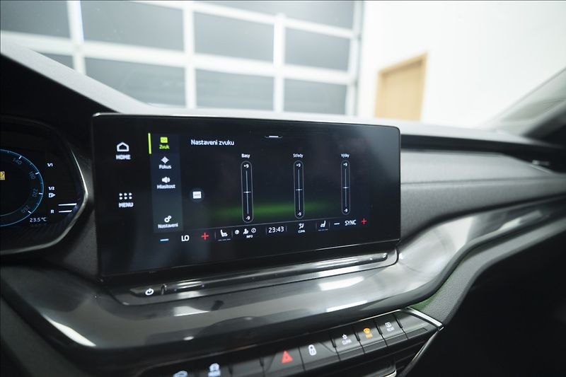 Škoda Octavia 2,0 TDI ČR KEYLESS VÝHŘEV ČR - fotka 35 z 39