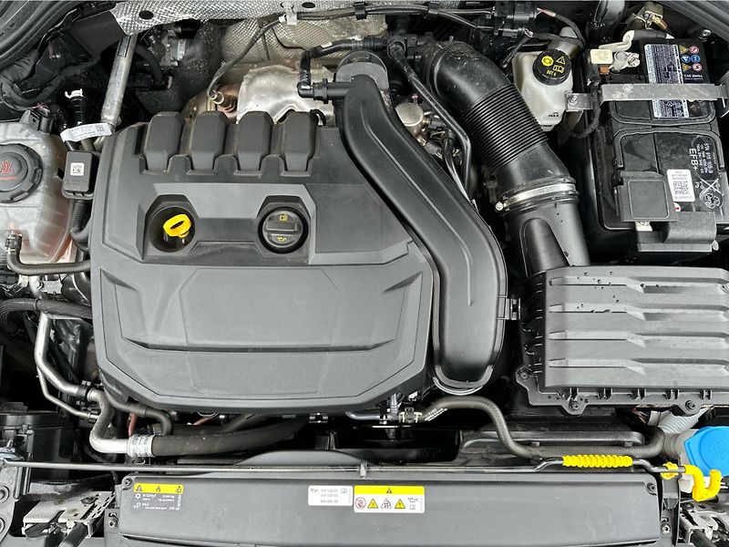 Volkswagen Golf 1.5 eTSI Variant Style 110kW D - fotka 23 z 25