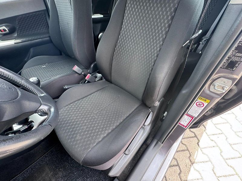 Toyota Urban Cruiser (2010) 1,3i 74 KW SPOJKA STK - fotka 21 z 45