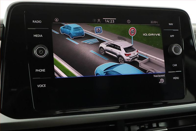 Volkswagen T-Roc (2025) 1.0 TSI - fotka 16 z 19