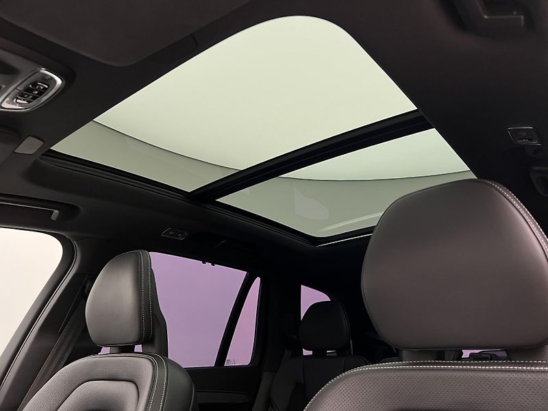 Volvo XC90 B5 AWD R-DESIGN 7 MÍST AUT  - fotka 17 z 47