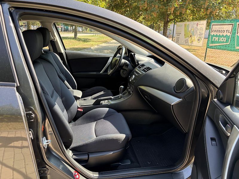 Mazda 3 2.0 Sports-Line AUTOMAT - fotka 22 z 33