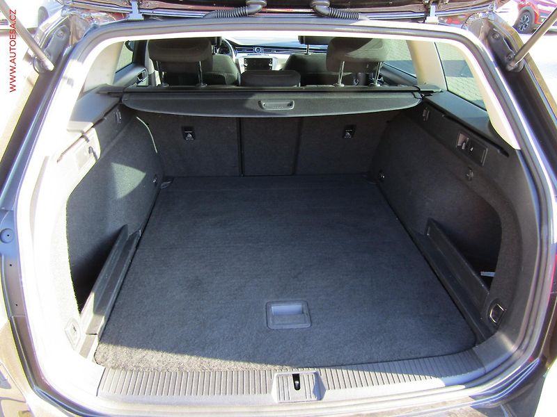 Volkswagen Passat (2018) 1.6 TDi, DSG, AC - fotka 7 z 18