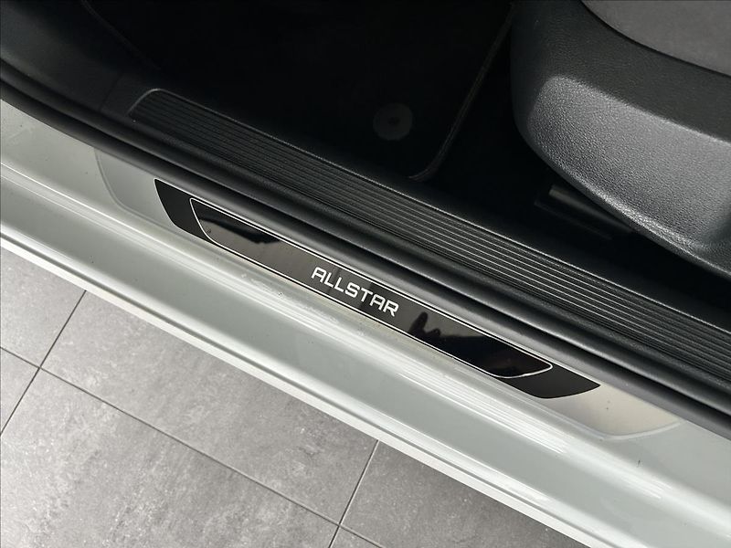 Volkswagen Golf 1,4   TSI 92kW,ALLSTAR,SERVISK - fotka 24 z 27