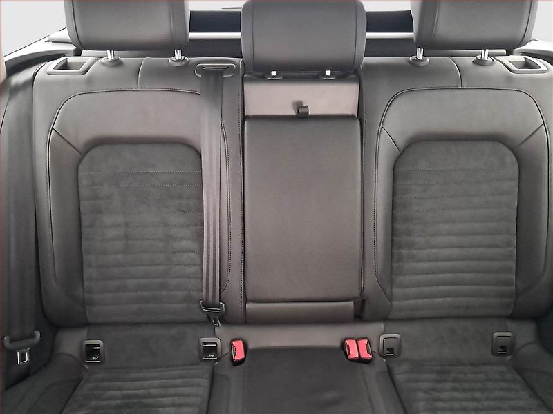 Volkswagen Passat (2019) R-Line 1.5 TSI - fotka 10 z 20