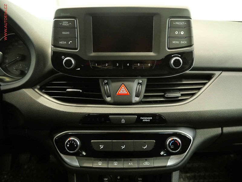 Hyundai i30 (2017) 1.0T-GDi, ČR, AC, temp - fotka 13 z 19