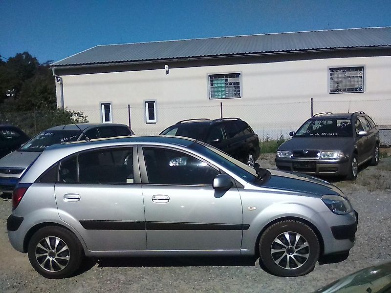 Kia Rio (2006) 1.4i 16V, velmi pěkné - fotka 2 z 30