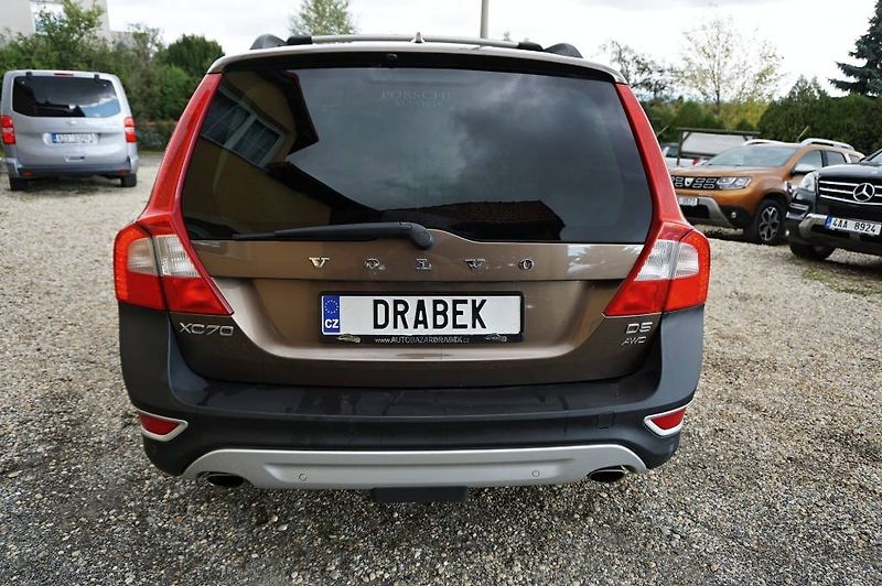 Volvo XC70 (2011) SUMMUM 2,4 D5 158 kW - fotka 6 z 47