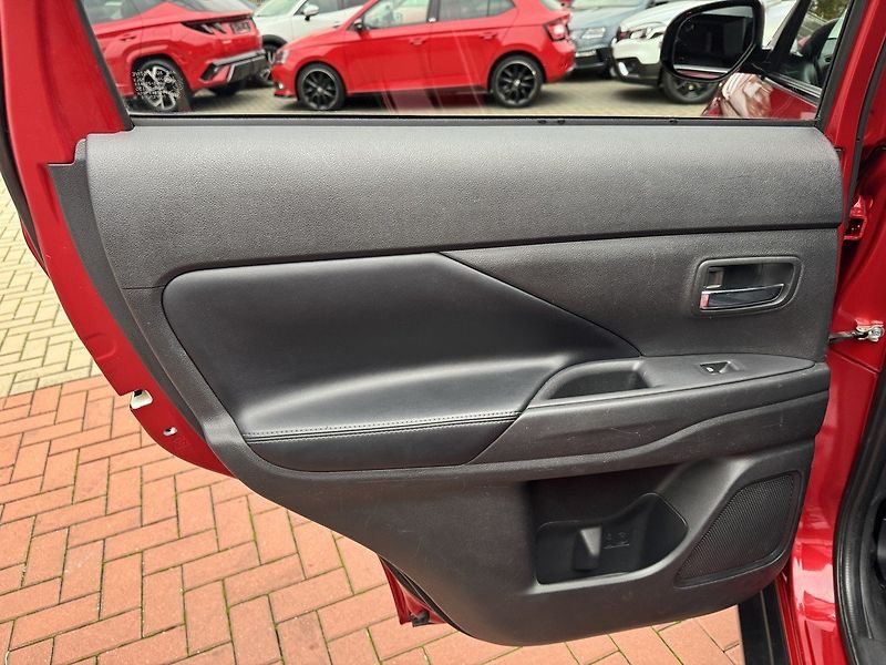 Mitsubishi Outlander (2019) 2.0i Mivec Automat LED 7Míst - fotka 23 z 50