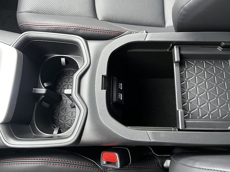 Toyota RAV4 2.5 Plug-in Hybrid ODBĚR IHNED - fotka 23 z 39