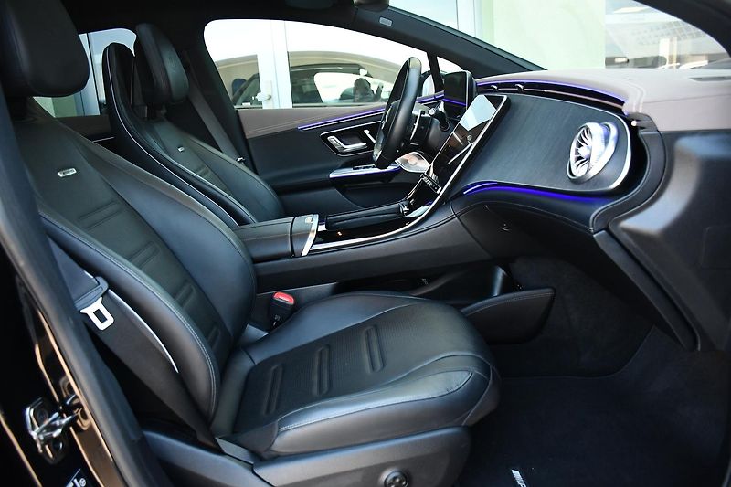 Mercedes-Benz EQE AMG 53 4MATIC+ PANO HUD ZÁRUKA - fotka 18 z 49