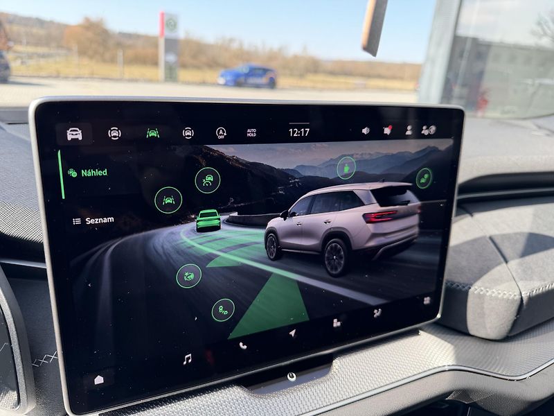 Škoda Kodiaq (2026) 2.0TDI 142kW 4X4 SPORT R19 HUD - fotka 41 z 47
