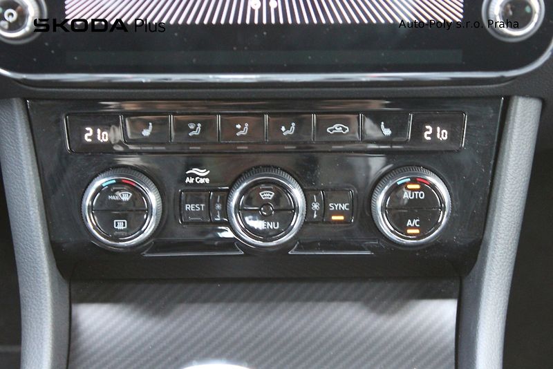 Škoda Superb (2024) Combi SportLine 2.0 TDI 110 kw - fotka 17 z 25